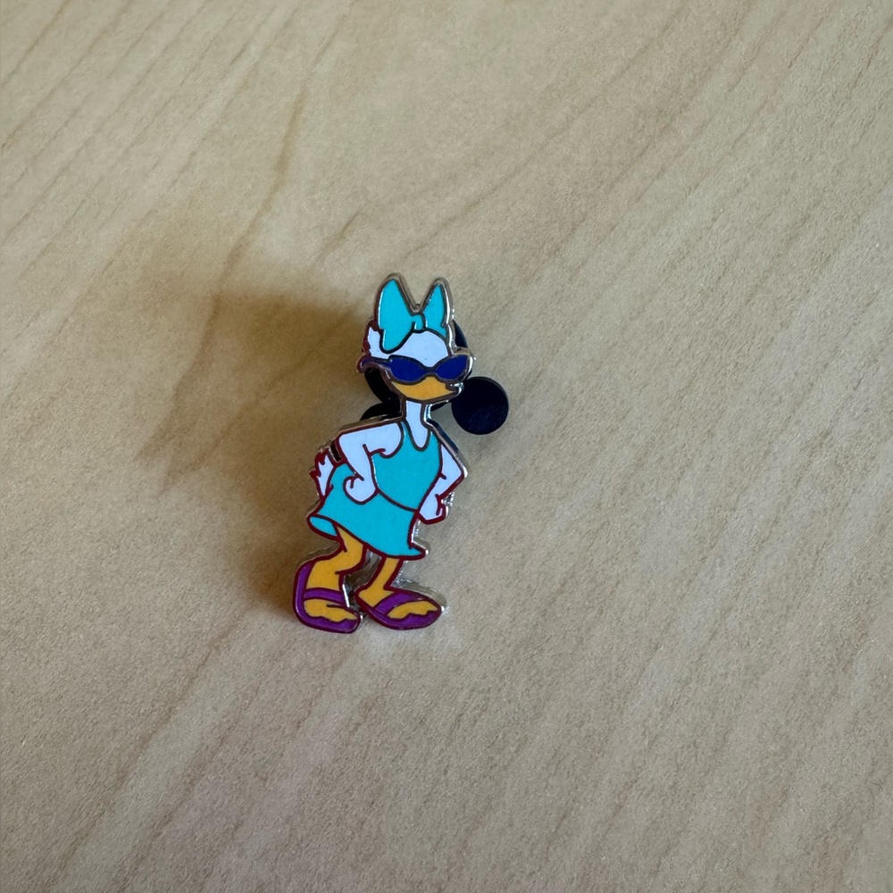 3 Pins/$35 Disney Pins - Cool Characters Sunglasses Daisy Duck Summertime 2012